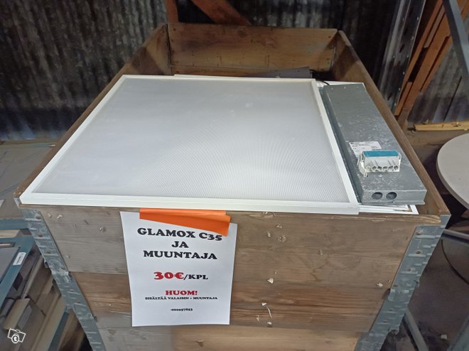 Erä Glamox C35 valaisimia muuntajan kera