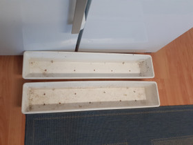 Kukkaruukut, 2 kpl, yhteishinta, Ruukut, kivet ja koristeet, Piha ja puutarha, Nokia, Tori.fi Kukkaruukut, 2 kpl, yhteishinta, Ruukut, kivet ja koristeet, Piha ja puutarha, Nokia, Tori.fi