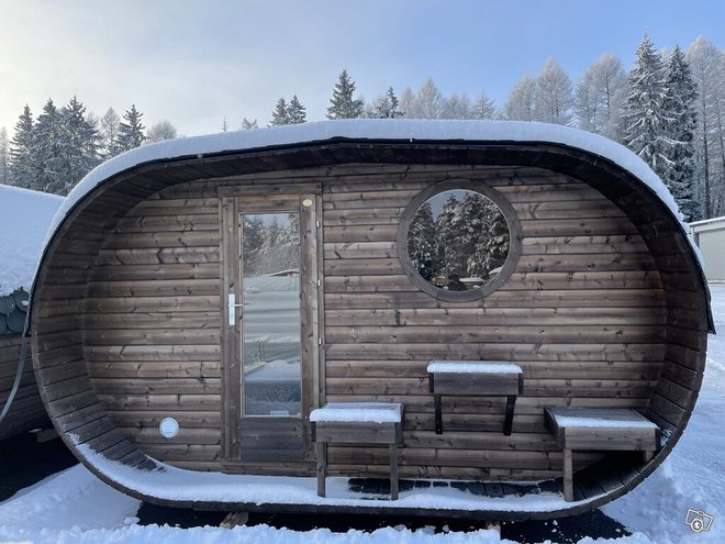 Ovaali tynnyrisauna
