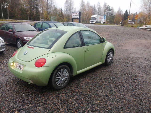 Volkswagen New Beetle 2