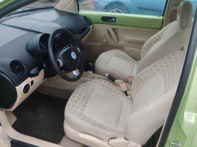 Volkswagen New Beetle 5