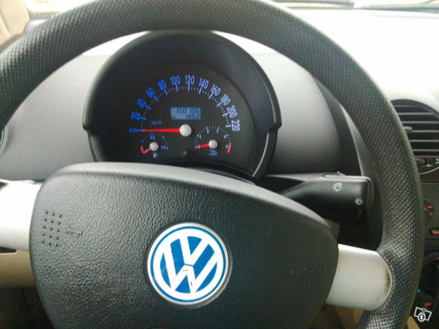 Volkswagen New Beetle 8