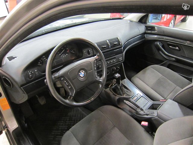BMW 523 6