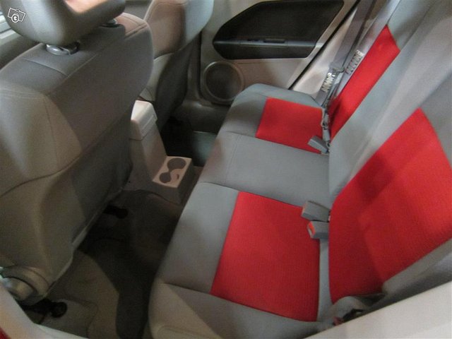 Dodge Caliber 8