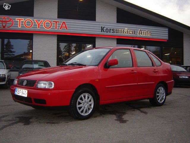 VOLKSWAGEN Polo