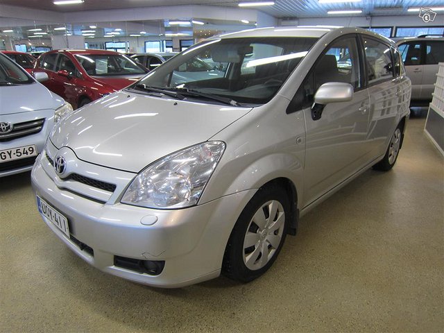 Toyota Corolla Verso 1