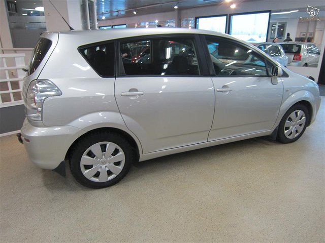Toyota Corolla Verso 3