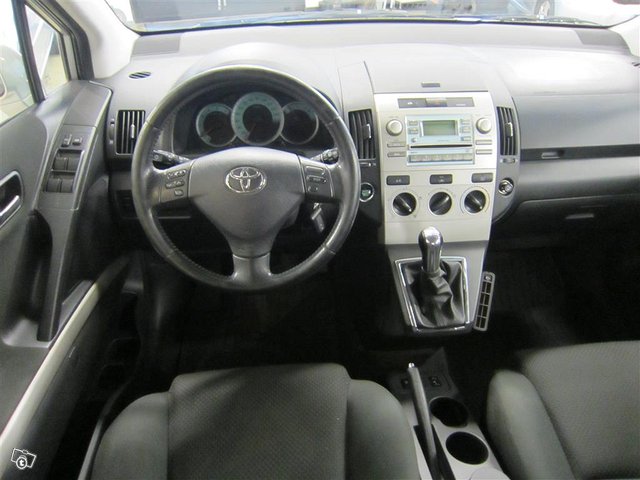 Toyota Corolla Verso 8