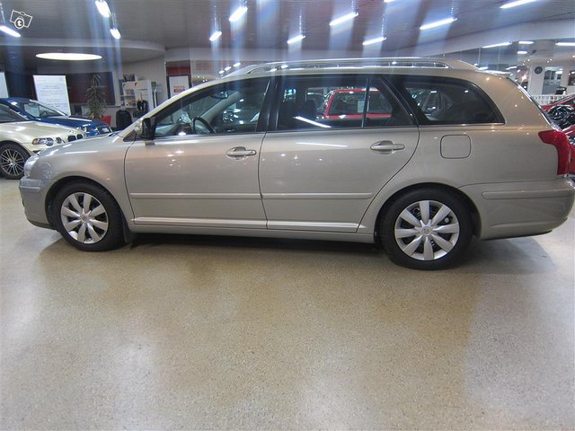 Toyota Avensis 5