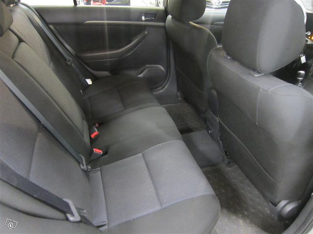 Toyota Avensis 10