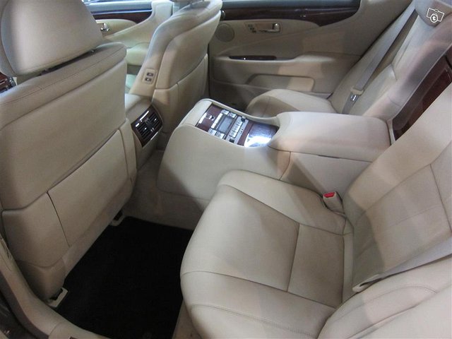Lexus LS 10