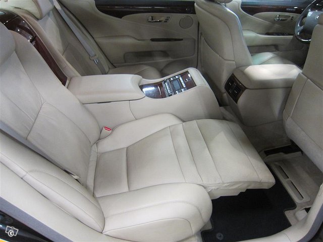 Lexus LS 15