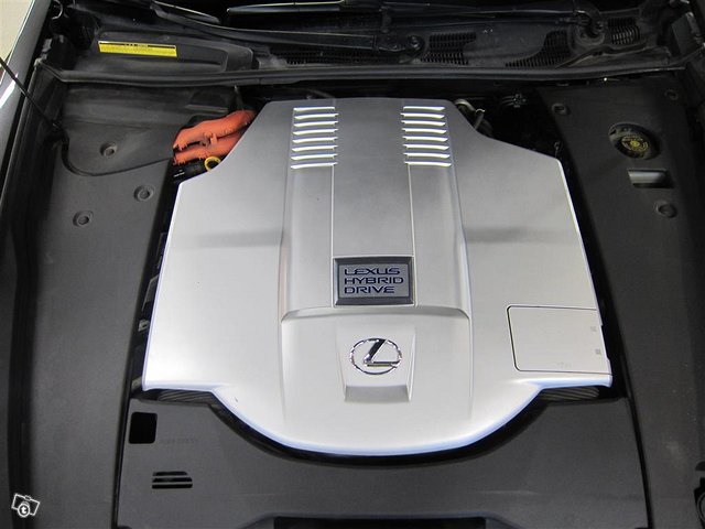 Lexus LS 18