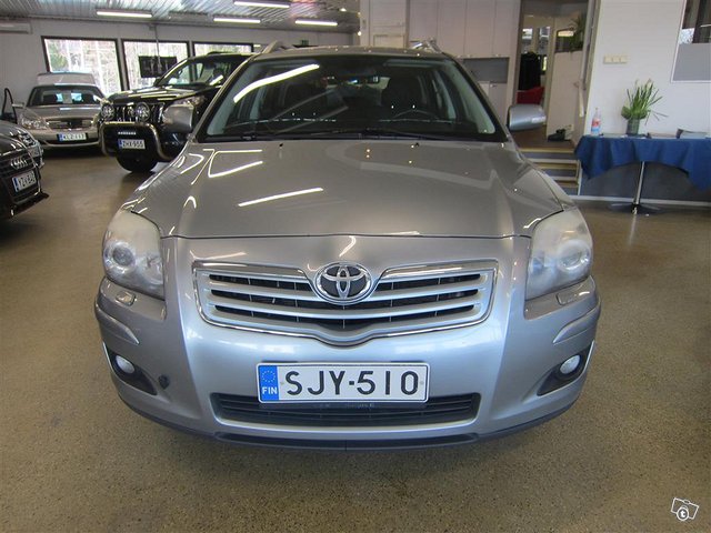 Toyota Avensis 2