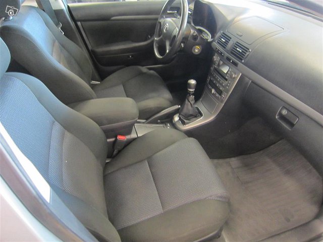 Toyota Avensis 10