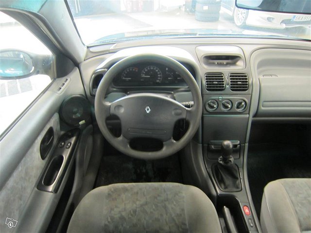 Renault Laguna 9