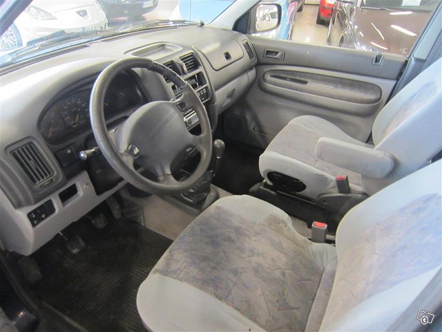 Mazda MPV 6