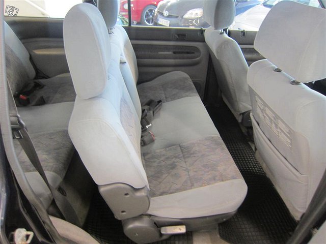 Mazda MPV 11
