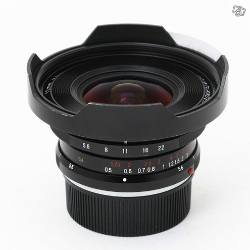 Käytetty Voigtländer Ultra Wide Heliar-M 12mm f/5. Käytetty Voigtländer Ultra Wide Heliar-M 12mm f/5.