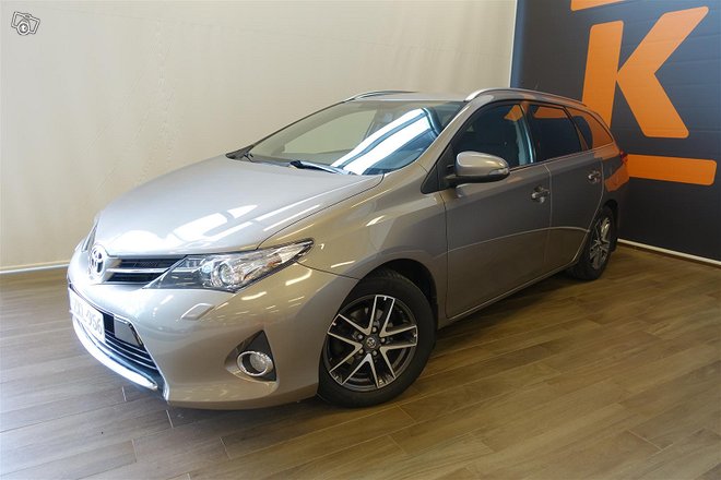 TOYOTA Auris TOYOTA Auris