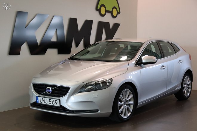 VOLVO V40 VOLVO V40