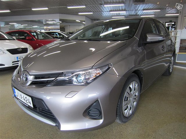 Toyota Auris 1