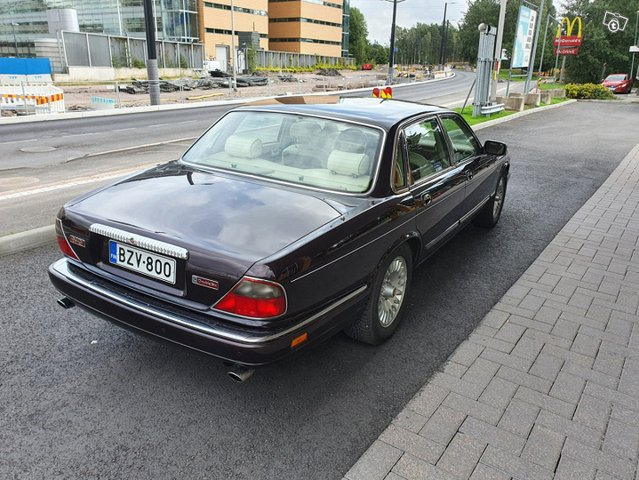 Daimler Double Six 2