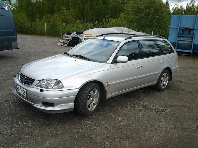 Toyota Avensis 1