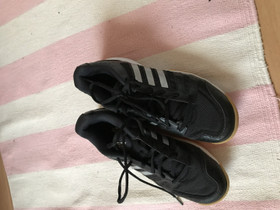 Adidas sisäpelikengät, Kuntoilu ja fitness, Urheilu ja ulkoilu, Eura, Tori.fi Adidas sisäpelikengät, Kuntoilu ja fitness, Urheilu ja ulkoilu, Eura, Tori.fi