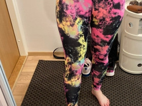 Gina Tricot värikkäät urheiluhousut, S, Vaatteet ja kengät, Vaasa, Tori.fi Gina Tricot värikkäät urheiluhousut, S, Vaatteet ja kengät, Vaasa, Tori.fi