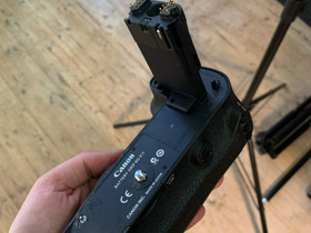 Canon akkukahva BG-E11, Valokuvaustarvikkeet, Kamerat ja valokuvaus, Helsinki, Tori.fi Canon akkukahva BG-E11, Valokuvaustarvikkeet, Kamerat ja valokuvaus, Helsinki, Tori.fi