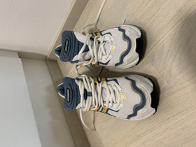 Adidas Response Kengät, Ulkoilu ja retkeily, Urheilu ja ulkoilu, Vantaa, Tori.fi Adidas Response Kengät, Ulkoilu ja retkeily, Urheilu ja ulkoilu, Vantaa, Tori.fi