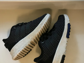 Adidas-lenkkarit koko 23, Lastenvaatteet ja kengät, Helsinki, Tori.fi Adidas-lenkkarit koko 23, Lastenvaatteet ja kengät, Helsinki, Tori.fi