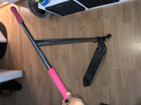 Scootti, Rullaluistelu ja skeittaus, Urheilu ja ulkoilu, Sipoo, Tori.fi Scootti, Rullaluistelu ja skeittaus, Urheilu ja ulkoilu, Sipoo, Tori.fi