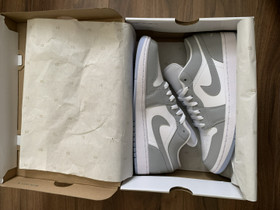Jordan 1 Low Wolf Grey, Vaatteet ja kengät, Hämeenlinna, Tori.fi Jordan 1 Low Wolf Grey, Vaatteet ja kengät, Hämeenlinna, Tori.fi