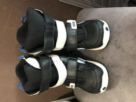 Burton Mini Grom (?) 33 20,5cm, Laskettelu ja lautailu, Urheilu ja ulkoilu, Hämeenlinna, Tori.fi Burton Mini Grom (?) 33 20,5cm, Laskettelu ja lautailu, Urheilu ja ulkoilu, Hämeenlinna, Tori.fi