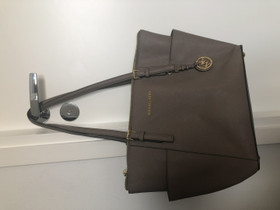 Michael Kors laukku, Laukut ja hatut, Asusteet ja kellot, Rovaniemi, Tori.fi Michael Kors laukku, Laukut ja hatut, Asusteet ja kellot, Rovaniemi, Tori.fi