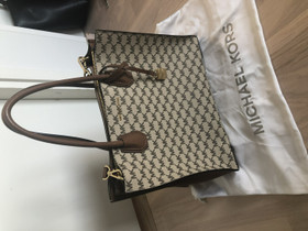 Michael Kors laukku, Laukut ja hatut, Asusteet ja kellot, Rovaniemi, Tori.fi Michael Kors laukku, Laukut ja hatut, Asusteet ja kellot, Rovaniemi, Tori.fi