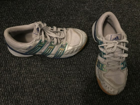 ADIDAS Stabil sisäpelikengät, koko 38, Pallopelit, Urheilu ja ulkoilu, Järvenpää, Tori.fi ADIDAS Stabil sisäpelikengät, koko 38, Pallopelit, Urheilu ja ulkoilu, Järvenpää, Tori.fi