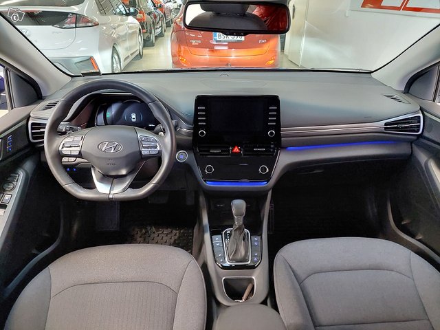 Hyundai IONIQ PLUG-IN 8