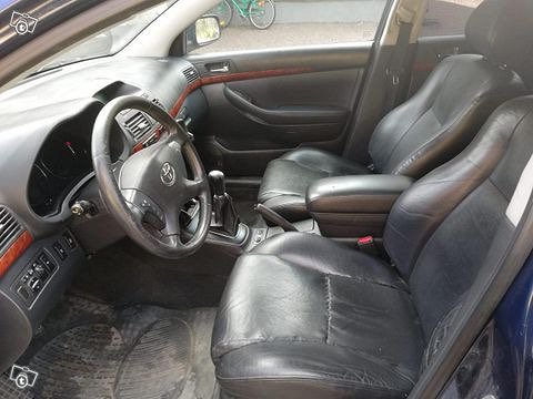 Toyota Avensis 2
