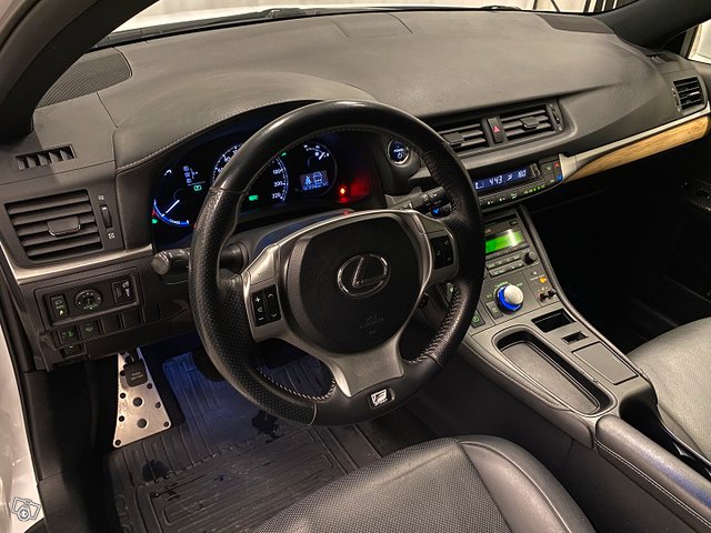 Lexus CT 13