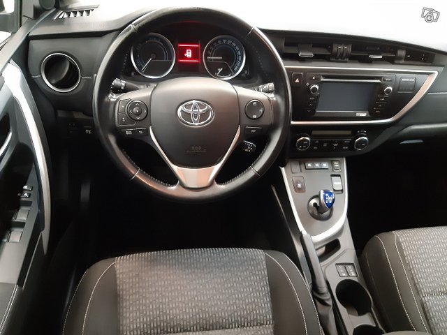 Toyota Auris 5