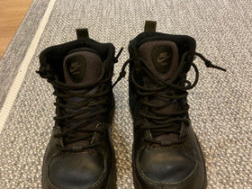 Nike talvikengät, Vaatteet ja kengät, Oulu, Tori.fi Nike talvikengät, Vaatteet ja kengät, Oulu, Tori.fi