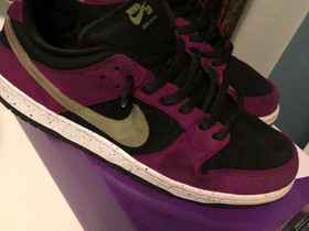Nike sb dunk red plum, Vaatteet ja kengät, Helsinki, Tori.fi Nike sb dunk red plum, Vaatteet ja kengät, Helsinki, Tori.fi