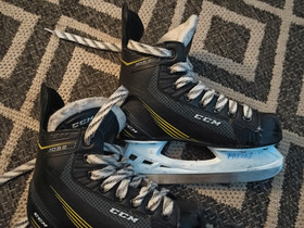 CCM 1052 hokkarit, Jääkiekko ja luistelu, Urheilu ja ulkoilu, Muurame, Tori.fi CCM 1052 hokkarit, Jääkiekko ja luistelu, Urheilu ja ulkoilu, Muurame, Tori.fi