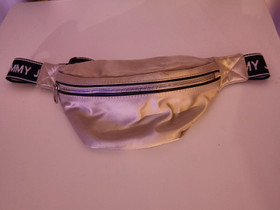 Tommy Hilfiger vyölaukku, Laukut ja hatut, Asusteet ja kellot, Lappeenranta, Tori.fi Tommy Hilfiger vyölaukku, Laukut ja hatut, Asusteet ja kellot, Lappeenranta, Tori.fi