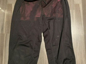 Nike caprishortsit, Vaatteet ja kengät, Rauma, Tori.fi Nike caprishortsit, Vaatteet ja kengät, Rauma, Tori.fi