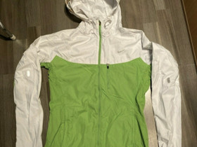 Nike juoksutakki, Vaatteet ja kengät, Rauma, Tori.fi Nike juoksutakki, Vaatteet ja kengät, Rauma, Tori.fi