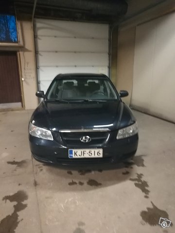 Hyundai Sonata 1